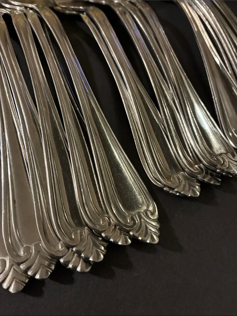 International Stainless Steel Flatware Set Of 22 Dinner Forks Teaspoons Serving